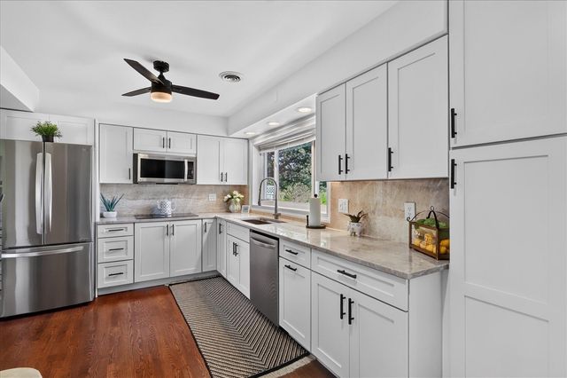 12937 Bayview Drive, Vicksburg, MI 49097