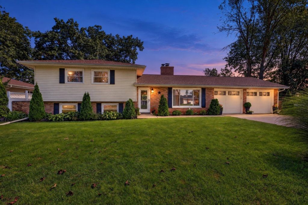 12937 Bayview Drive, Vicksburg, MI 49097