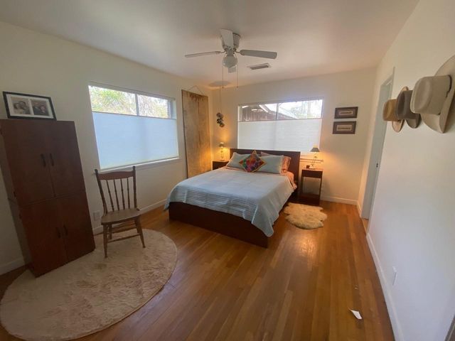 1609 Pin Oak Drive, Huntsville, TX 77340