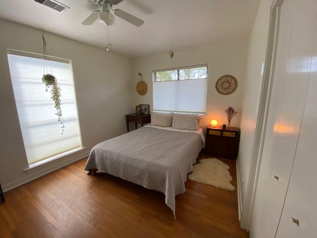 1609 Pin Oak Drive, Huntsville, TX 77340