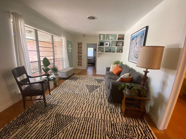 1609 Pin Oak Drive, Huntsville, TX 77340