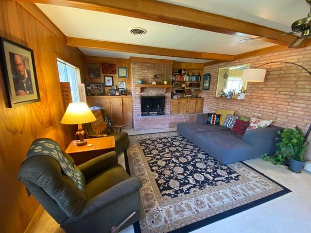 1609 Pin Oak Drive, Huntsville, TX 77340