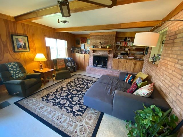 1609 Pin Oak Drive, Huntsville, TX 77340