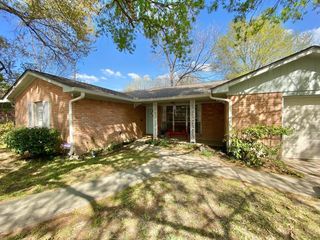 1609 Pin Oak Drive, Huntsville, TX 77340