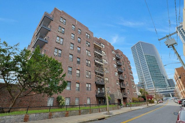 30 Clinton Place 4C, New Rochelle, NY 10801