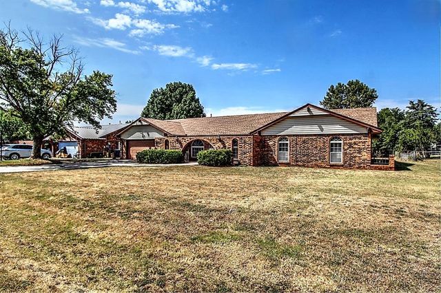 1823 W Rose Oak Drive, Mustang, OK 73064