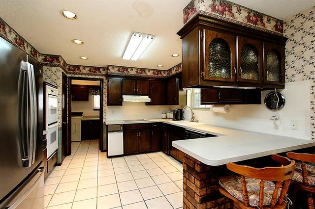 1823 W Rose Oak Drive, Mustang, OK 73064