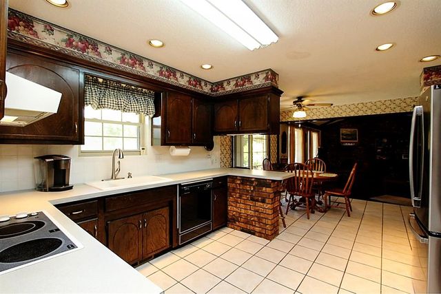 1823 W Rose Oak Drive, Mustang, OK 73064
