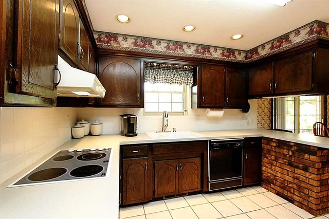 1823 W Rose Oak Drive, Mustang, OK 73064