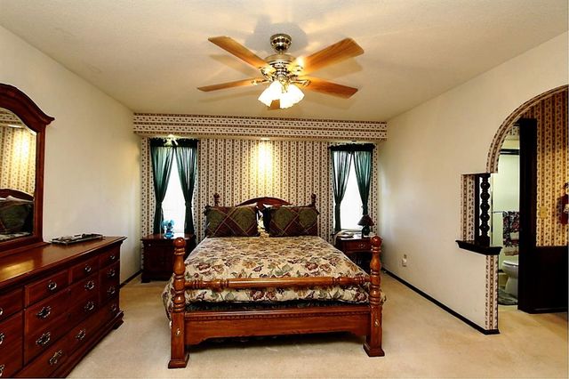 1823 W Rose Oak Drive, Mustang, OK 73064