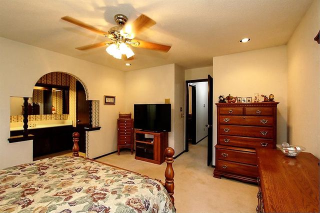 1823 W Rose Oak Drive, Mustang, OK 73064