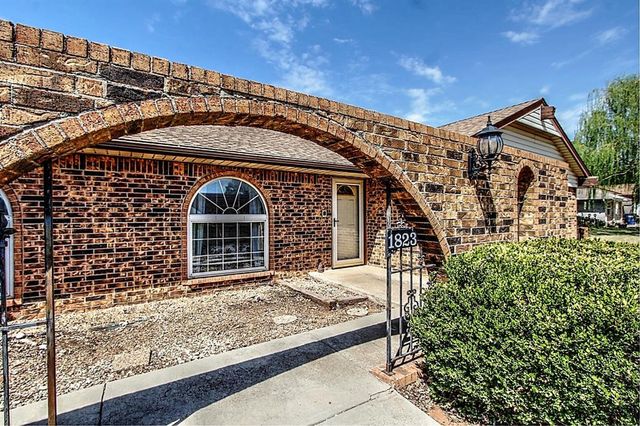 1823 W Rose Oak Drive, Mustang, OK 73064