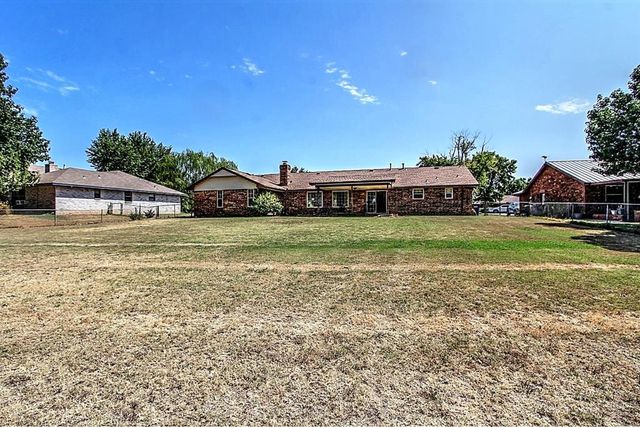 1823 W Rose Oak Drive, Mustang, OK 73064