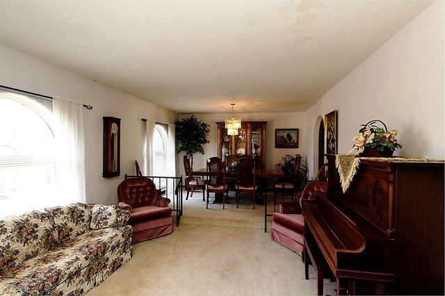 1823 W Rose Oak Drive, Mustang, OK 73064