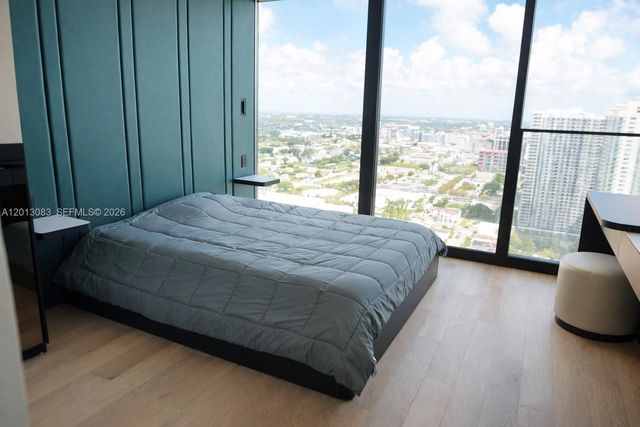 20 NE 11 st 3403B, Miami, FL 33132