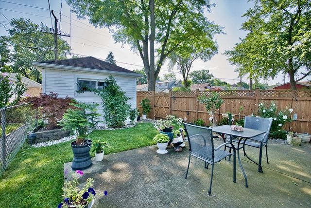 5974 W Miami Avenue, Chicago, IL 60646