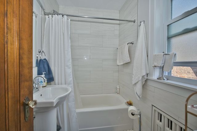 5974 W Miami Avenue, Chicago, IL 60646