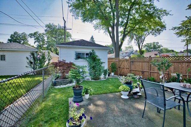 5974 W Miami Avenue, Chicago, IL 60646