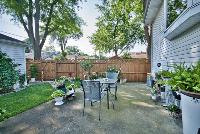 5974 W Miami Avenue, Chicago, IL 60646