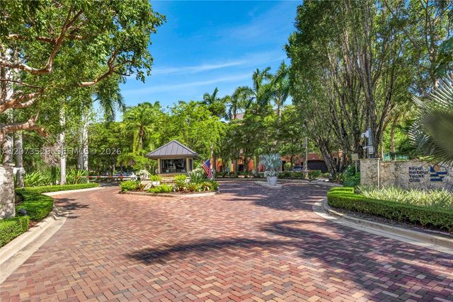 6200 SW 152nd St, Palmetto Bay, FL 33157