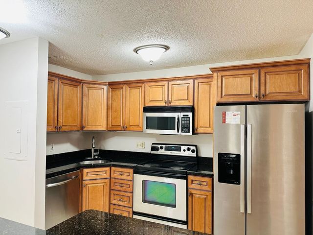 450 Brookside Dr B, Andover, MA 01810