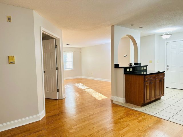 450 Brookside Dr B, Andover, MA 01810