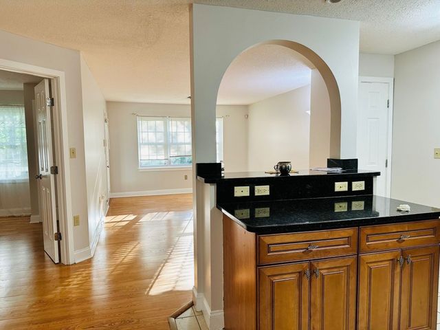 450 Brookside Dr B, Andover, MA 01810