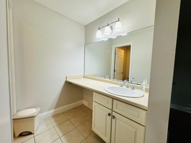 450 Brookside Dr B, Andover, MA 01810