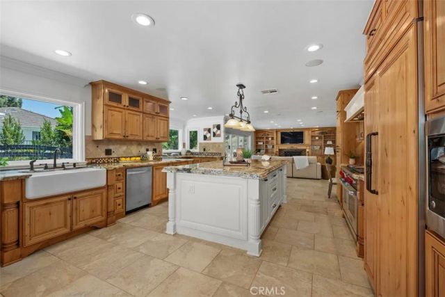 5780 E River Valley Trail, Anaheim, CA 92807