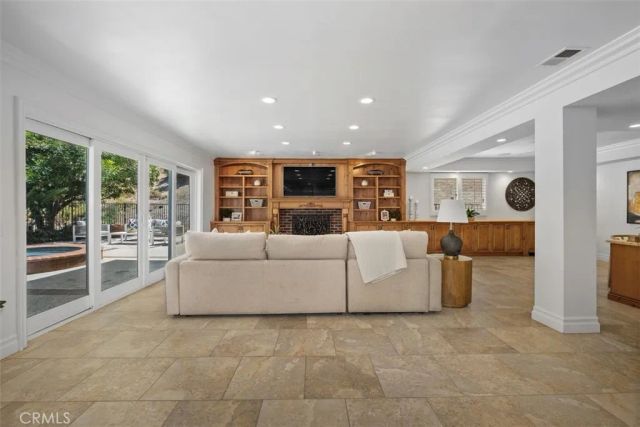 5780 E River Valley Trail, Anaheim, CA 92807