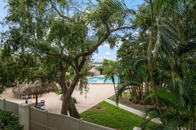 320 ISLAND WAY 105, Clearwater Beach, FL 33767