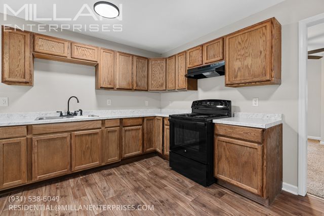 702 Woodlawn Dr, Clarksville, TN 37040