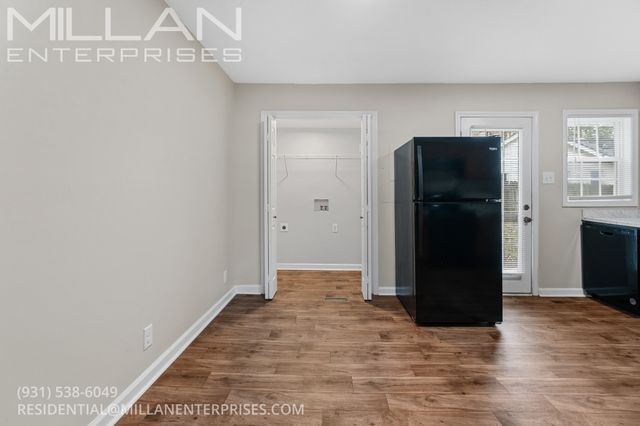 702 Woodlawn Dr, Clarksville, TN 37040