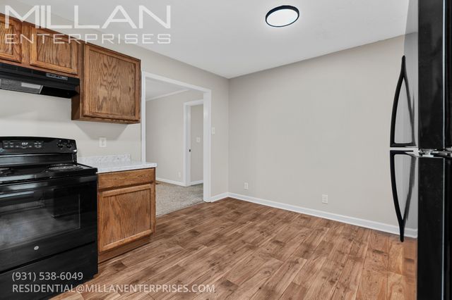 702 Woodlawn Dr, Clarksville, TN 37040