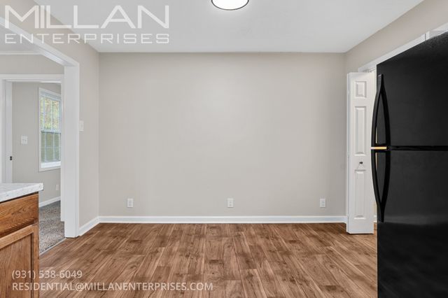 702 Woodlawn Dr, Clarksville, TN 37040