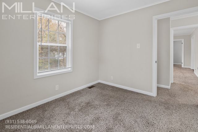 702 Woodlawn Dr, Clarksville, TN 37040