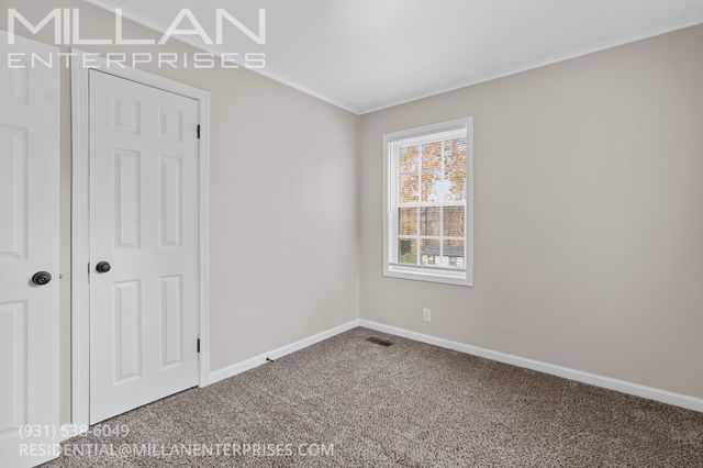 702 Woodlawn Dr, Clarksville, TN 37040