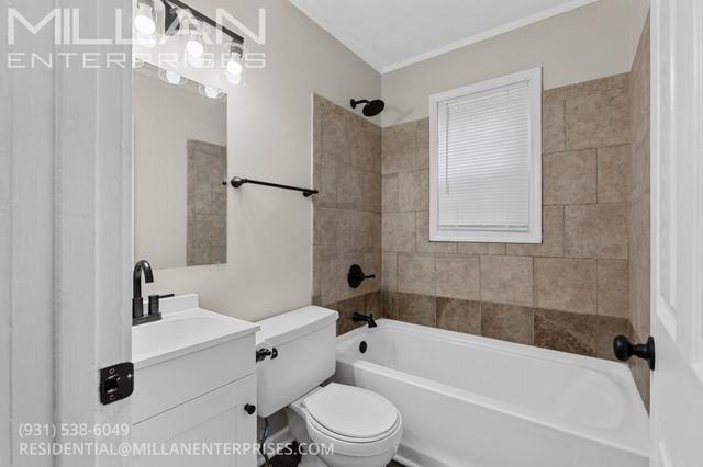 702 Woodlawn Dr, Clarksville, TN 37040