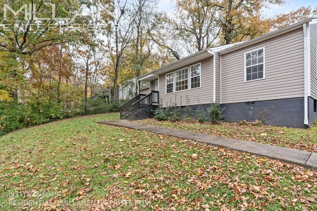 702 Woodlawn Dr, Clarksville, TN 37040