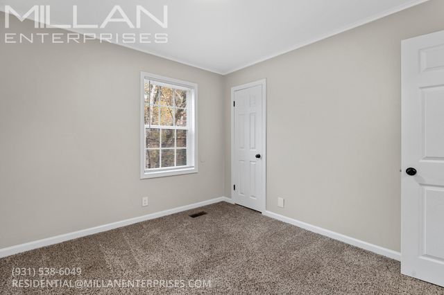 702 Woodlawn Dr, Clarksville, TN 37040