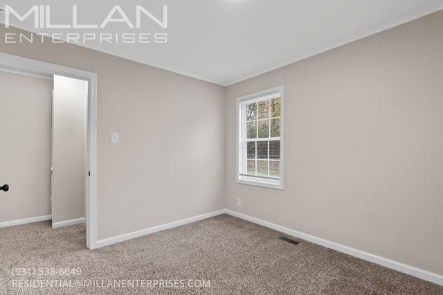 702 Woodlawn Dr, Clarksville, TN 37040