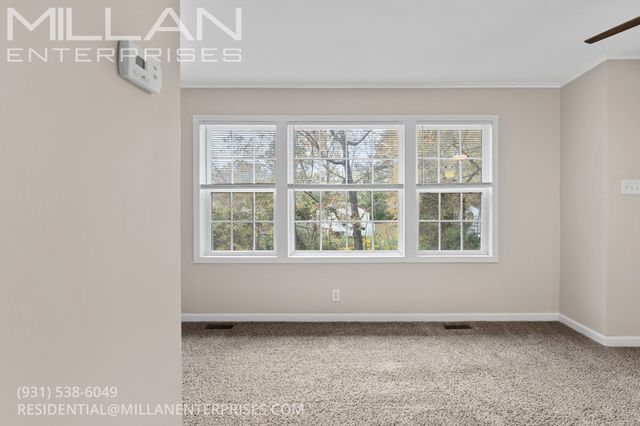 702 Woodlawn Dr, Clarksville, TN 37040