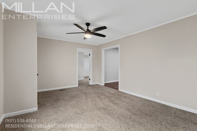 702 Woodlawn Dr, Clarksville, TN 37040