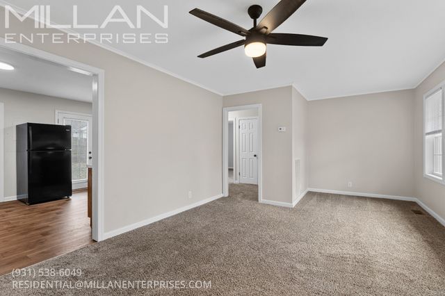 702 Woodlawn Dr, Clarksville, TN 37040