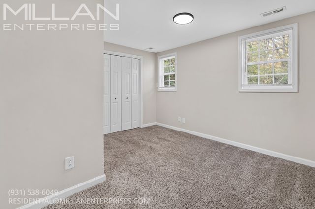 702 Woodlawn Dr, Clarksville, TN 37040