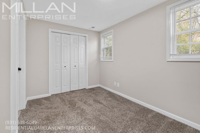 702 Woodlawn Dr, Clarksville, TN 37040