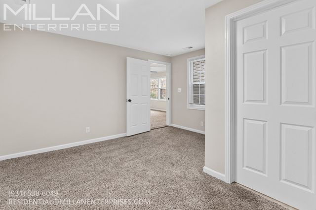 702 Woodlawn Dr, Clarksville, TN 37040