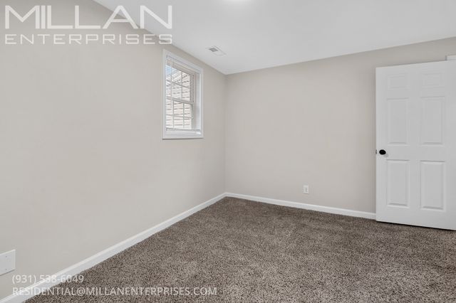 702 Woodlawn Dr, Clarksville, TN 37040