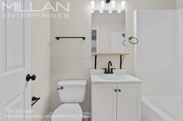 702 Woodlawn Dr, Clarksville, TN 37040