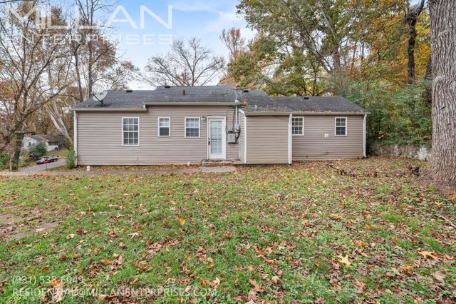 702 Woodlawn Dr, Clarksville, TN 37040